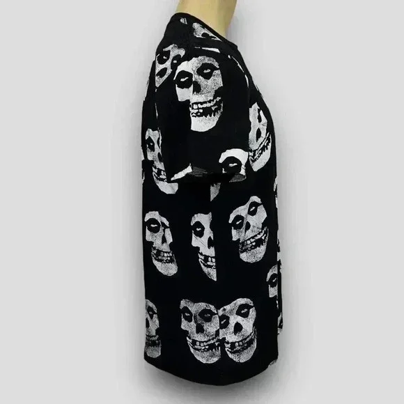 Misfits Men's Graphic Tee T Shirt Sizes M & L Allover Skull Print Crewneck - Picture 2 of 7